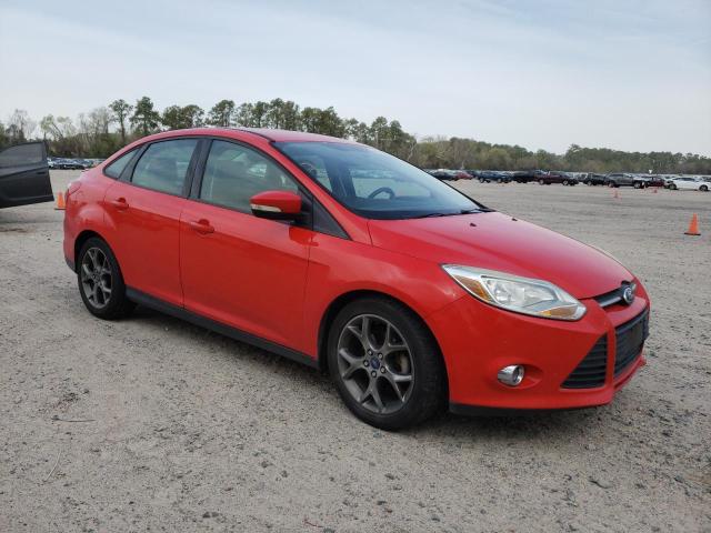 1FADP3F23DL211646 - 2013 FORD FOCUS SE RED photo 4