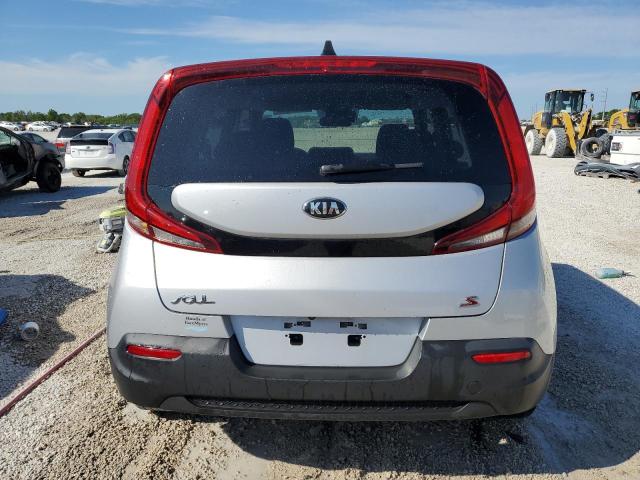 KNDJ23AU3L7011846 - 2020 KIA SOUL LX SILVER photo 6