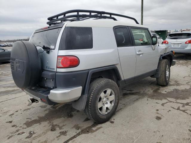 JTEBU11F770023948 - 2007 TOYOTA FJ CRUISER SILVER photo 3