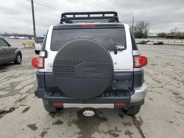 JTEBU11F770023948 - 2007 TOYOTA FJ CRUISER SILVER photo 6