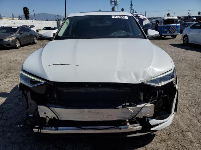 WA13AAGE2NB036392 - 2022 AUDI E-TRON SPORTBACK PRESTIGE WHITE photo 5
