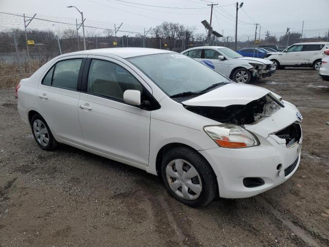 JTDBT923081206422 - 2008 TOYOTA YARIS WHITE photo 4