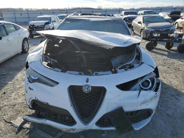 ZASPAKBN1K7C67519 - 2019 ALFA ROMEO STELVIO TI WHITE photo 5