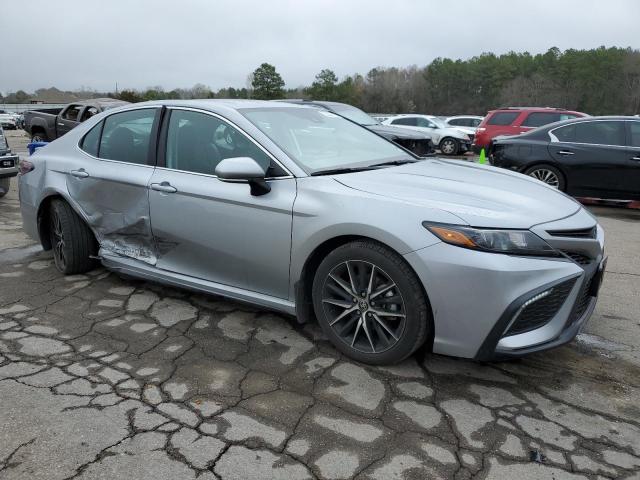 4T1G11AK3RU855665 - 2024 TOYOTA CAMRY SE NIGHT SHADE SILVER photo 4