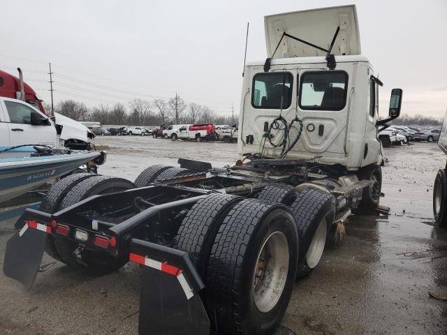 3AKJHTDV3NSNP0176 - 2022 FREIGHTLINER CASCADIA 1 WHITE photo 4