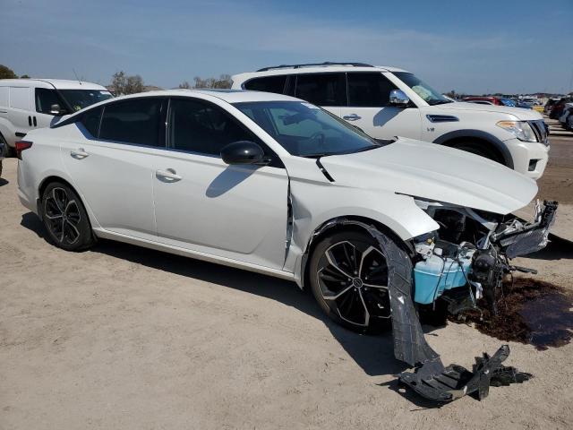 1N4BL4CV1PN303872 - 2023 NISSAN ALTIMA SR WHITE photo 4