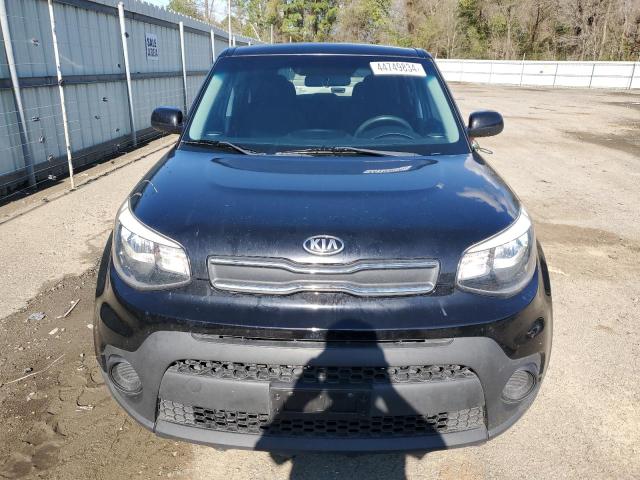 KNDJN2A26J7549325 - 2018 KIA SOUL BLACK photo 5