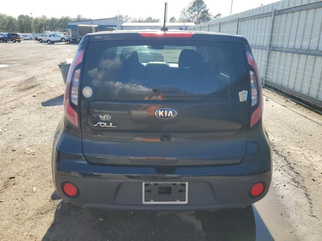 KNDJN2A26J7549325 - 2018 KIA SOUL BLACK photo 6