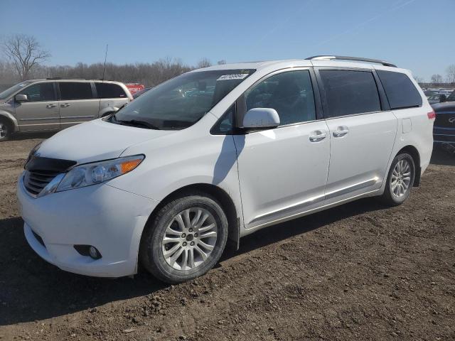 2014 TOYOTA SIENNA XLE, 