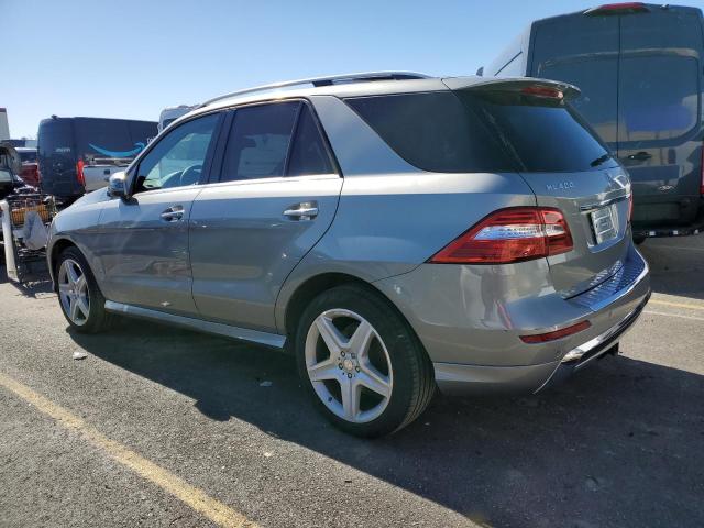 4JGDA5GB1FA474606 - 2015 MERCEDES-BENZ ML 400 4MATIC GRAY photo 2