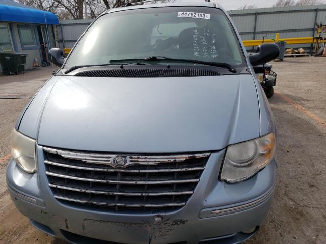 2C8GP64LX5R430860 - 2005 CHRYSLER TOWN & COU LIMITED GRAY photo 5