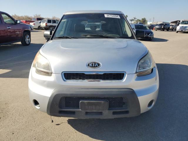 KNDJT2A11B7347488 - 2011 KIA SOUL GRAY photo 5