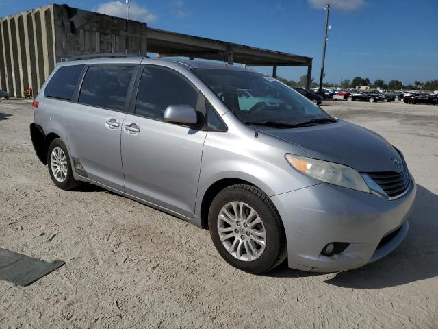 5TDYK3DC7CS228632 - 2012 TOYOTA SIENNA XLE BLUE photo 4