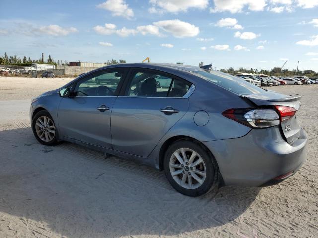 3KPFL4A73HE143712 - 2017 KIA FORTE LX GRAY photo 2