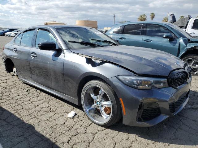 3MW5U7J0XN8C26381 - 2022 BMW M340I GRAY photo 4