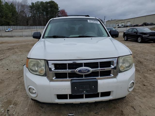 1FMCU03198KA63440 - 2008 FORD ESCAPE XLT WHITE photo 5