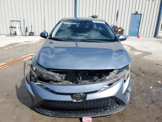 5YFEPMAE1MP248210 - 2021 TOYOTA COROLLA LE BLUE photo 5