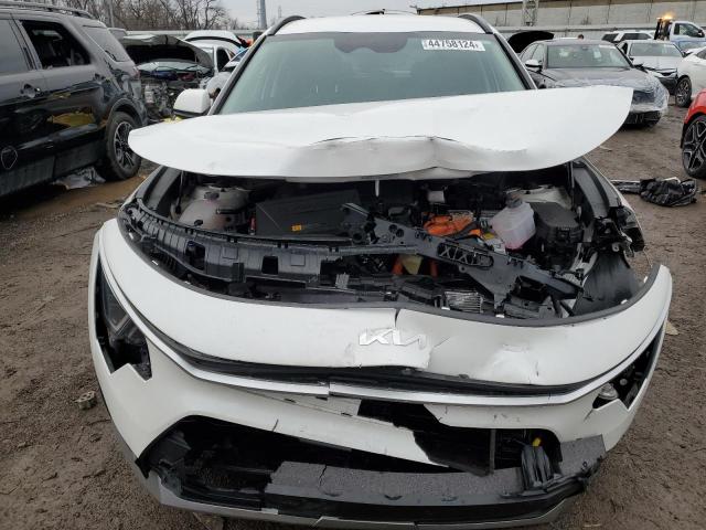 KNDCR3LE0P5117540 - 2023 KIA NIRO EX WHITE photo 5