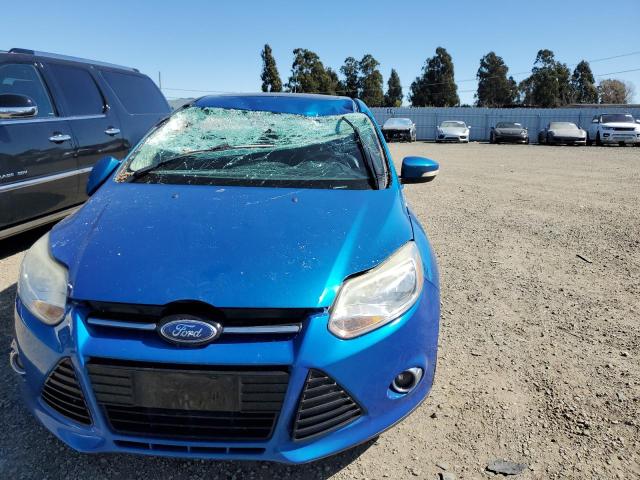 1FAHP3M20CL302716 - 2012 FORD FOCUS SEL BLUE photo 5