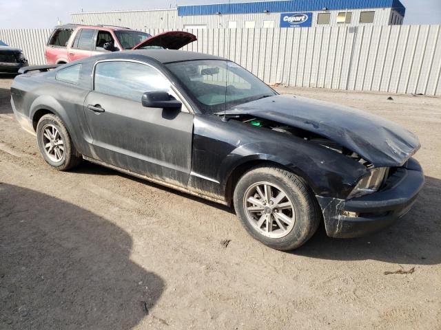 1ZVFT80N855143779 - 2005 FORD MUSTANG BLACK photo 4