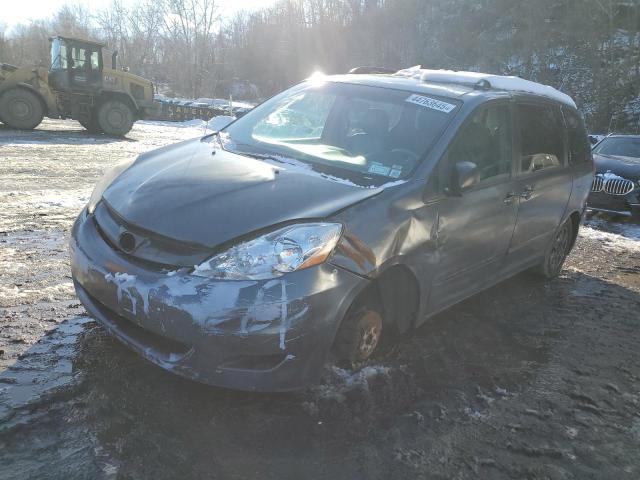 2010 TOYOTA SIENNA CE, 