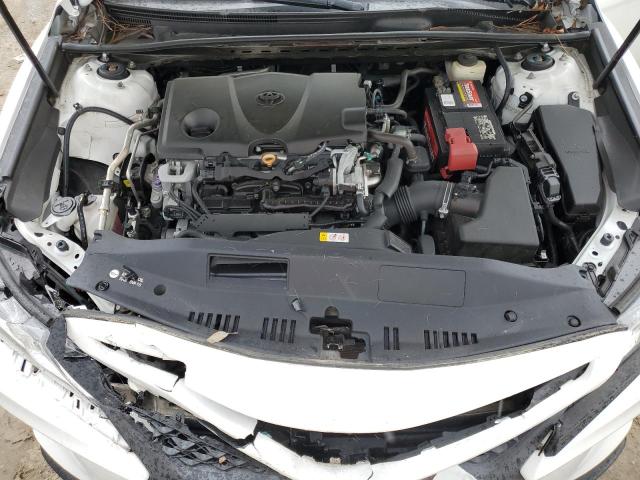 4T1B11HK4JU075453 - 2018 TOYOTA CAMRY L WHITE photo 11