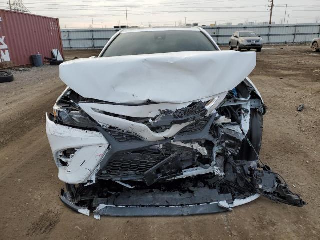 4T1T11BK2RU117000 - 2024 TOYOTA CAMRY SE NIGHT SHADE WHITE photo 5