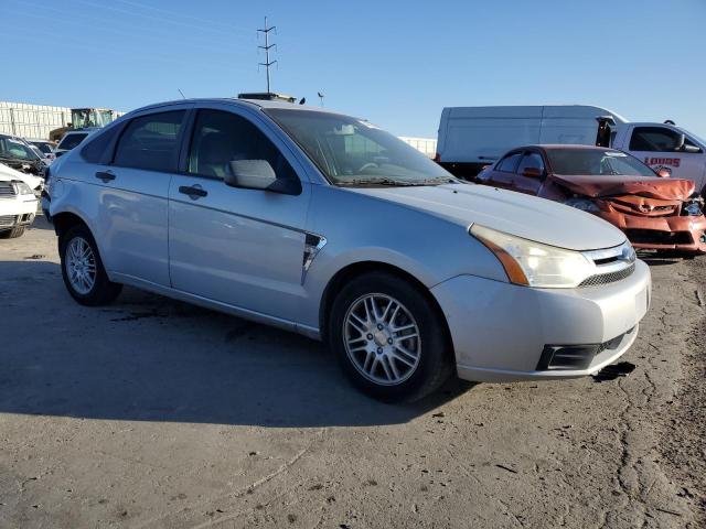 1FAHP35N98W181277 - 2008 FORD FOCUS SE SILVER photo 4