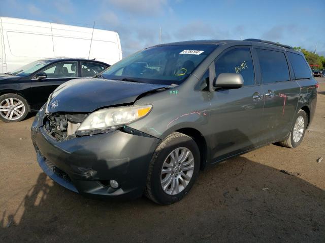 5TDYK3DC9CS258845 - 2012 TOYOTA SIENNA XLE GRAY photo 1