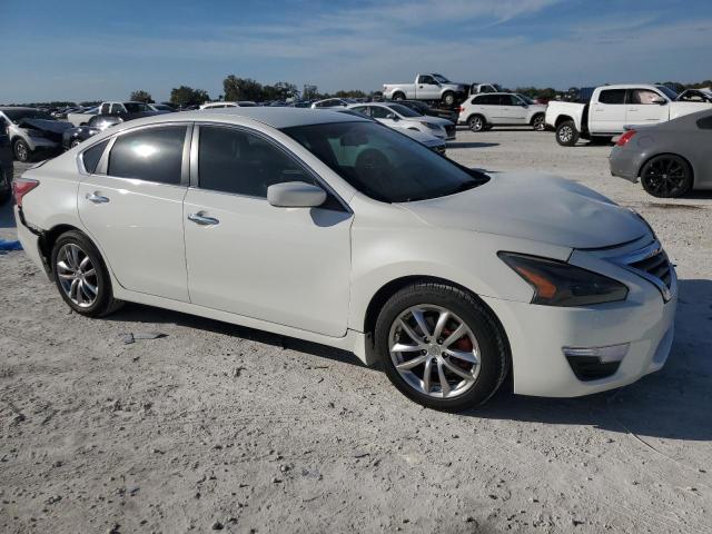 1N4AL3AP2EC285532 - 2014 NISSAN ALTIMA 2.5 WHITE photo 4