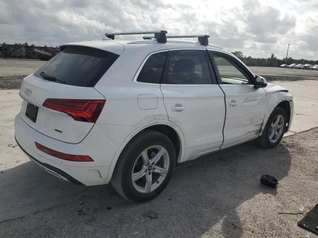 WA1AAAFY6M2097861 - 2021 AUDI Q5 PREMIUM WHITE photo 3