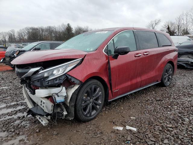 5TDXRKEC5MS013851 - 2021 TOYOTA SIENNA XSE RED photo 1