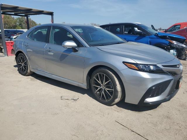 4T1T11AK9RU890239 - 2024 TOYOTA CAMRY SE NIGHT SHADE SILVER photo 4