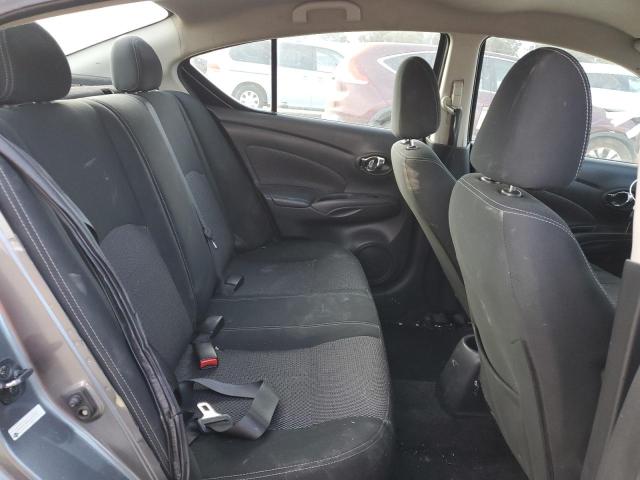 3N1CN7AP0JL810075 - 2018 NISSAN VERSA S GRAY photo 10