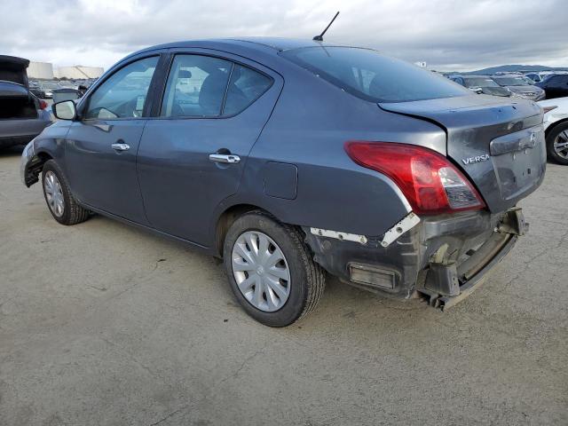 3N1CN7AP0JL810075 - 2018 NISSAN VERSA S GRAY photo 2