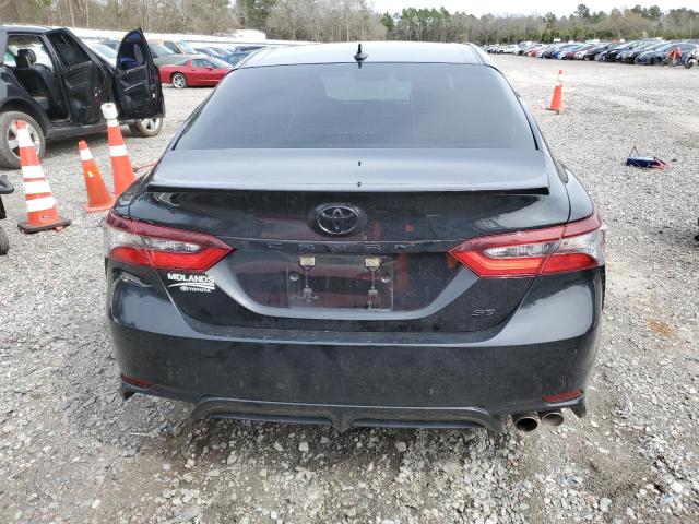 4T1T11AK2MU489902 - 2021 TOYOTA CAMRY SE BLACK photo 6