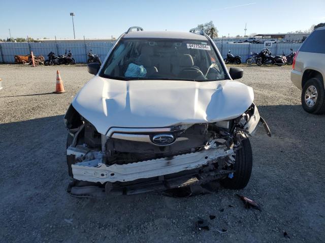 JF2SKACC6KH409625 - 2019 SUBARU FORESTER WHITE photo 5