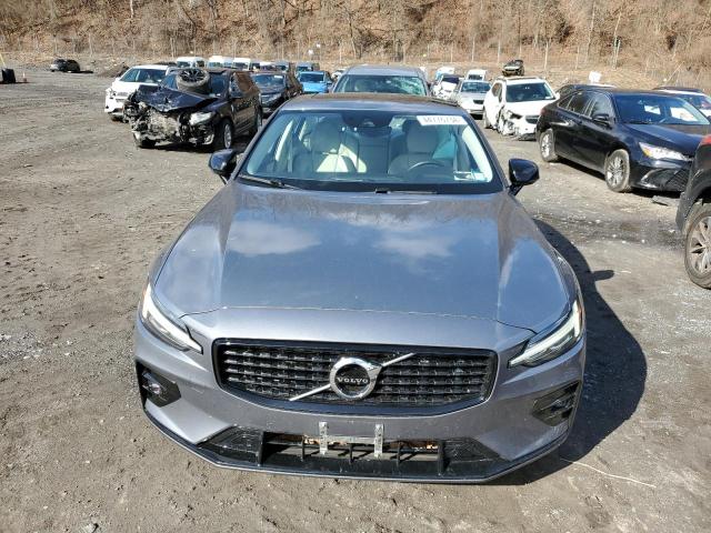 7JR102TZ8MG113347 - 2021 VOLVO S60 T5 MOMENTUM GRAY photo 5