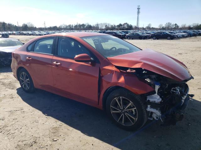 3KPF24AD8PE589877 - 2023 KIA FORTE LX ORANGE photo 4