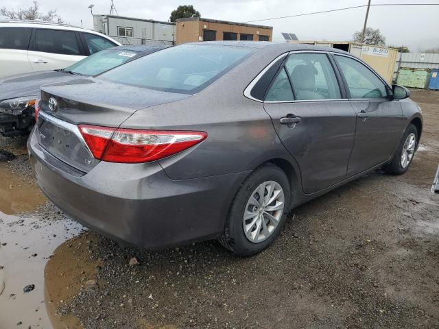 4T1BF1FK8HU637918 - 2017 TOYOTA CAMRY LE GRAY photo 3