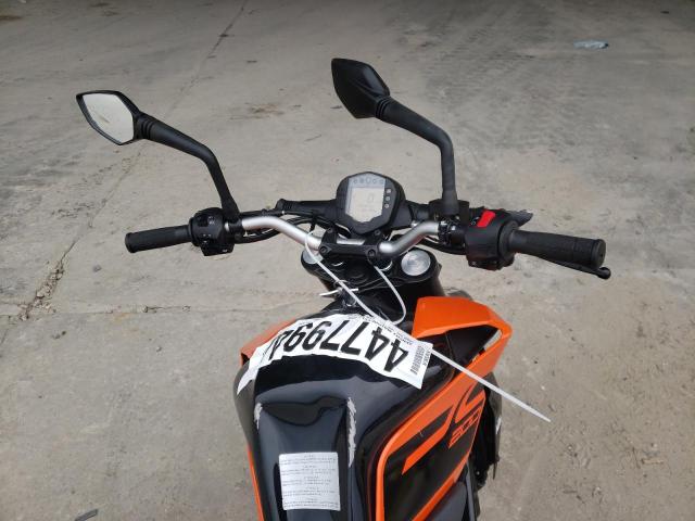 MD2JPC408MC099600 - 2021 KTM 200 DUKE ORANGE photo 5