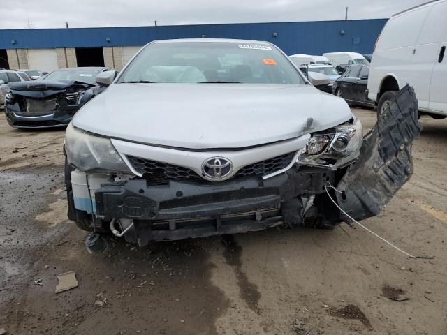 4T1BF1FK9EU366637 - 2014 TOYOTA CAMRY L SILVER photo 5