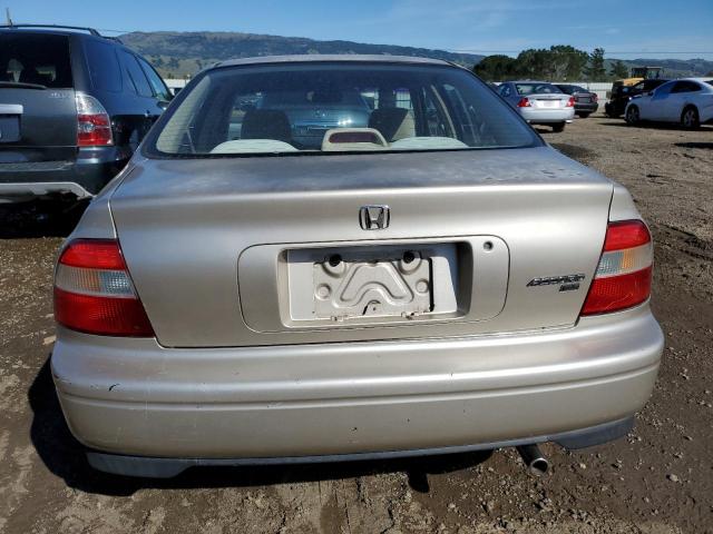 1HGCD563XRA192035 - 1994 HONDA ACCORD LX BEIGE photo 6