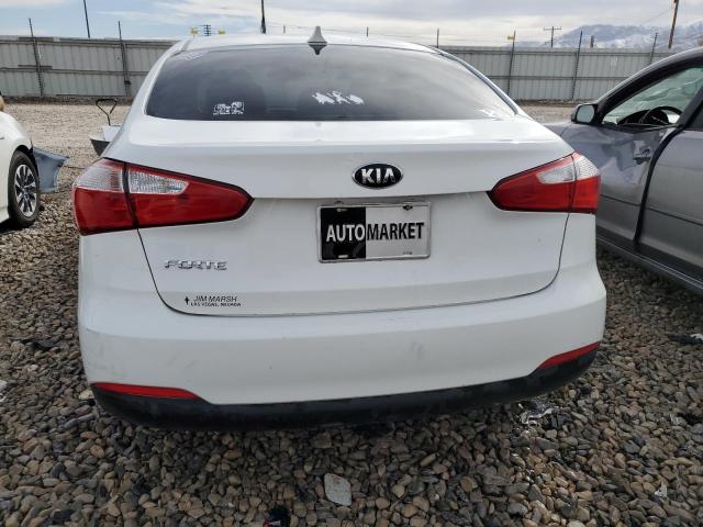 KNAFK4A60G5562988 - 2016 KIA FORTE LX WHITE photo 6