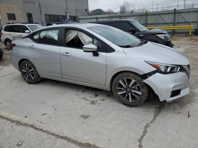 3N1CN8EV2LL877715 - 2020 NISSAN VERSA SV SILVER photo 4