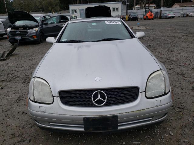 WDBKK47F0WF006017 - 1998 MERCEDES-BENZ SLK 230 KOMPRESSOR SILVER photo 5