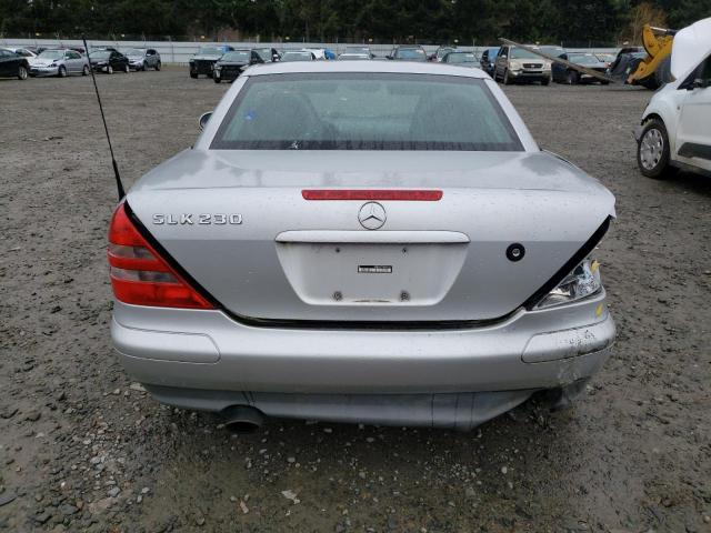 WDBKK47F0WF006017 - 1998 MERCEDES-BENZ SLK 230 KOMPRESSOR SILVER photo 6