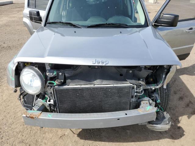 1C4NJRFB2FD376457 - 2015 JEEP PATRIOT LATITUDE SILVER photo 11