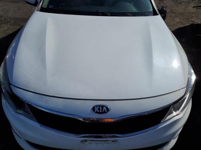 5XXGT4L35GG070590 - 2016 KIA OPTIMA LX WHITE photo 11