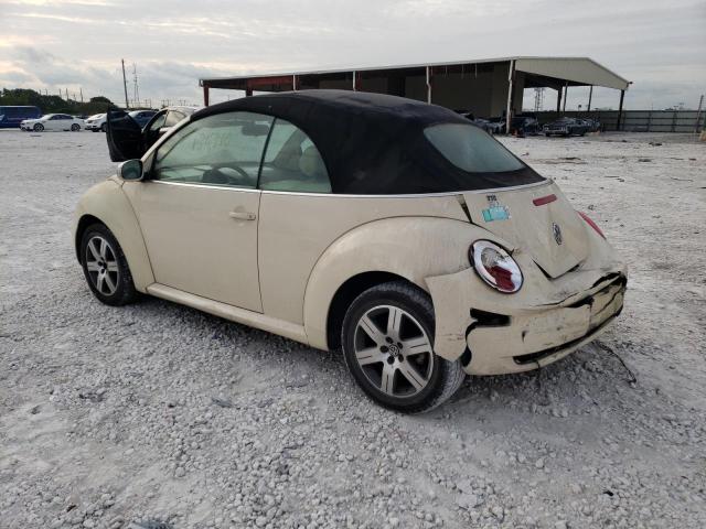 3VWRF31Y26M301125 - 2006 VOLKSWAGEN NEW BEETLE CONVERTIBLE OPTION PACKAGE 1 BEIGE photo 2